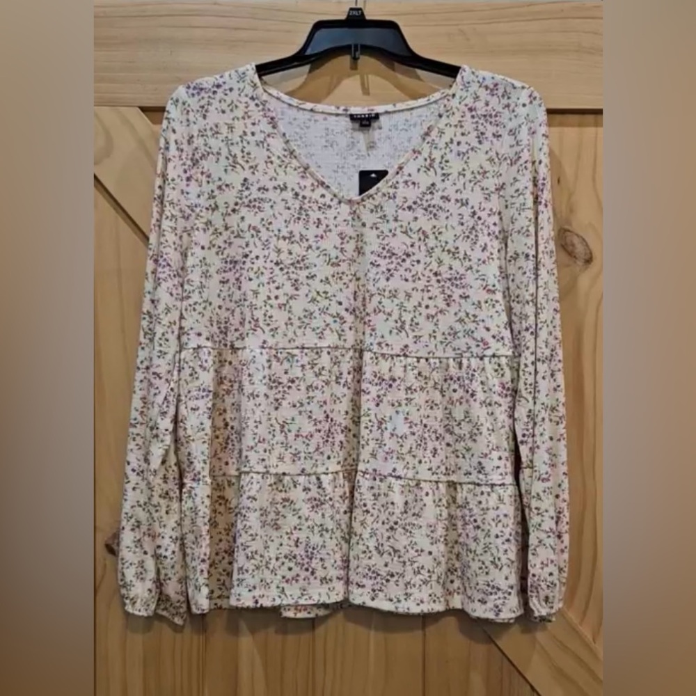 2X Textured V Neck Tiered Floral Top